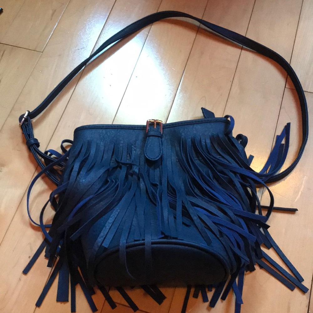 Small tassel bag